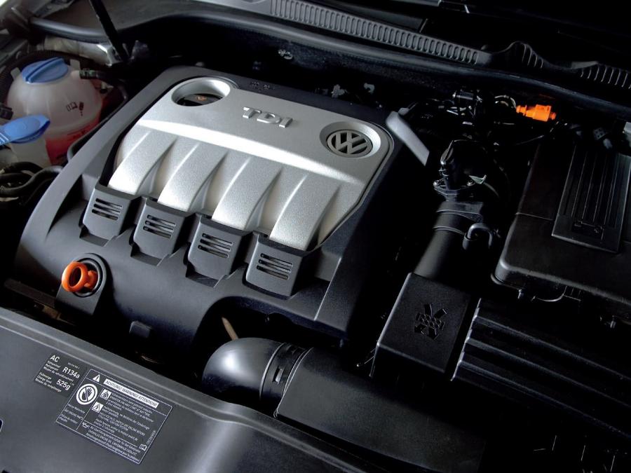  Volkswagen Golf GT TDi 2006 года  (фото 2 из 6)